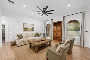 182 Elm Wood Dr, Elgin, TX 78621 - Photo 10