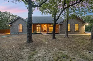 182 Elm Wood Dr, Elgin, TX 78621 - Photo 2