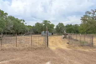 1100 Ramms Dr, Florence, TX 76527 - Photo 32