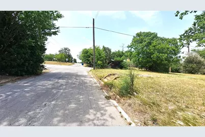 318 Burkett Street, Taylor, TX 76574 - Photo 4