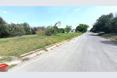 318 Burkett Street, Taylor, TX 76574 - Photo 2