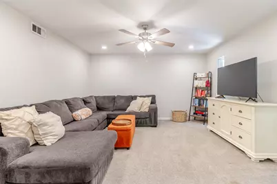 6915 Ten Oaks Circle, Austin, TX 78744 - Photo 12