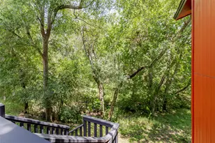 6915 10 Oaks Cir, Austin, TX 78744 - Photo 10