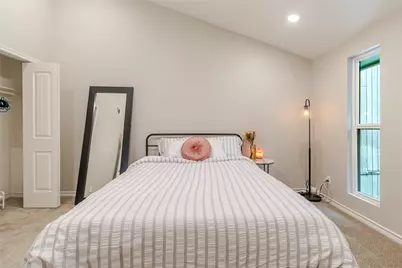 6915 Ten Oaks Circle, Austin, TX 78744 - Photo 20