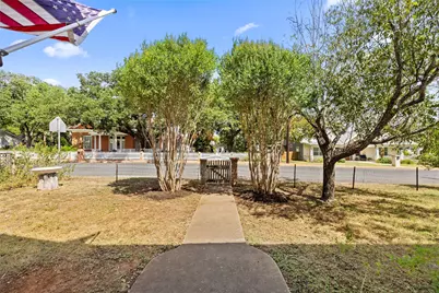 303 W College Street, Fredericksburg, TX 78624 - Photo 34