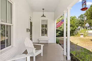 303 W College St, Fredericksburg, TX 78624 - Photo 4
