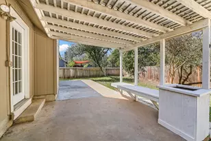 6808 Luckenbach Ln, Austin, TX 78729 - Photo 20
