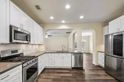 2307 Hayfield Square, Pflugerville, TX 78660 - Photo 4