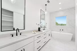 116 Mitchell Creek Dr, Horseshoe Bay, TX 78657 - Photo 4