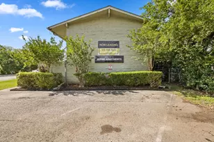 806 E 13th St, Georgetown, TX 78626 - Photo 4