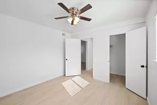 806 E 13th St, Georgetown, TX 78626 - Photo 38