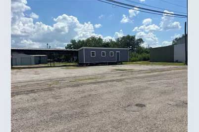 300 W Hempstead-A Street, Giddings, TX 78942 - Photo 2