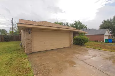 1804 Cedarlawn Street, Taylor, TX 76574 - Photo 2