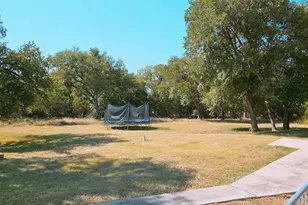 105 Meadow Dr, Georgetown, TX 78633 - Photo 20