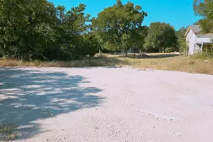 105 Meadow Dr, Georgetown, TX 78633 - Photo 18