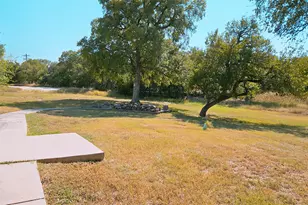 105 Meadow Dr, Georgetown, TX 78633 - Photo 20