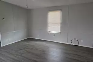 1113 Colorado St, Smithville, TX 78957 - Photo 4