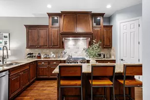 208 SANTALUZ Ln, Austin, TX 78732 - Photo 10