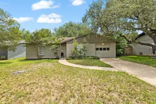 2015 Fair Oaks Dr, Austin, TX 78745 - Photo 2