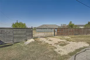 196 Tobias St, Buda, TX 78610 - Photo 2