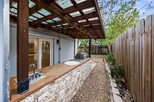 2806 Skyway Cir, Austin, TX 78704 - Photo 32