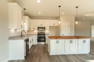 329 String Pr Wy, Smithville, TX 78957 - Photo 6