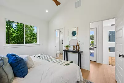 513 W Odell Street #B, Austin, TX 78752 - Photo 16