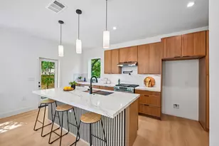 513 W Odell St, Austin, TX 78752 - Photo 10