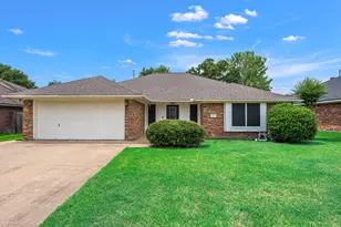 1521 Strasburg Cir, College Station, TX 77845 - Photo 2
