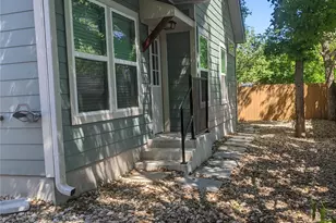 906 Kate St, Lockhart, TX 78644 - Photo 2