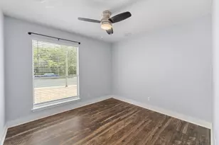 7404 Lunar Dr, Austin, TX 78745 - Photo 18