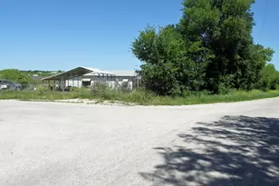 1023 Sierra Dr, Lockhart, TX 78644 - Photo 22
