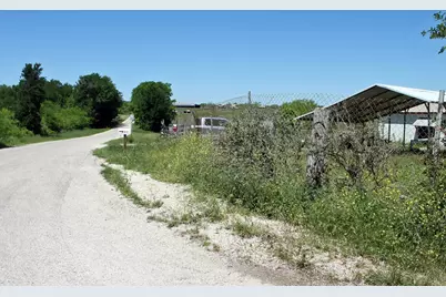 1023 Sierra Drive, Lockhart, TX 78644 - Photo 30