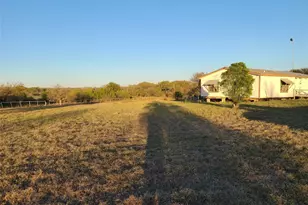 1023 Sierra Dr, Lockhart, TX 78644 - Photo 2