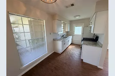 8520 Woodstone Drive, Austin, TX 78757 - Photo 4