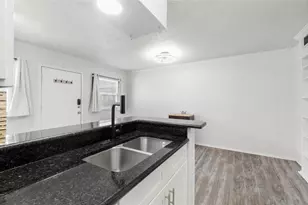 2401 Manor Rd, Austin, TX 78722 - Photo 10