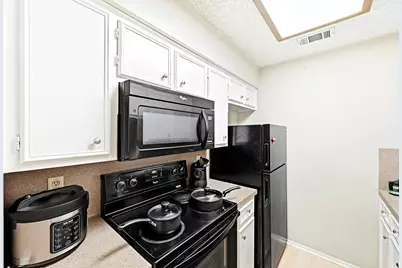 2706 Salado Street #305, Austin, TX 78705 - Photo 8
