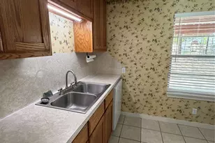 319 Charles St, Rockdale, TX 76567 - Photo 10