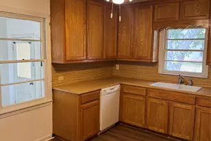 509 Whitehead St, Smithville, TX 78957 - Photo 8