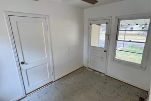 509 Whitehead St, Smithville, TX 78957 - Photo 18