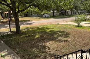 509 Whitehead St, Smithville, TX 78957 - Photo 2