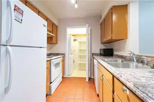 402 N Fredericksburg St, San Marcos, TX 78666 - Photo 2