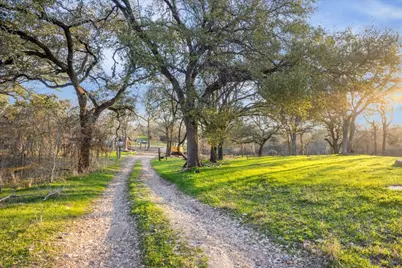 4975 E Highway 71 Highway E, Del Valle, TX 78617 - Photo 4