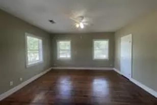 415 S Rio Grande St, Lockhart, TX 78644 - Photo 2