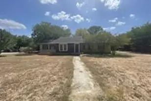 415 S Rio Grande St, Lockhart, TX 78644 - Photo 1