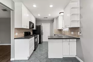 12103 Wycliff Ln, Austin, TX 78727 - Photo 14