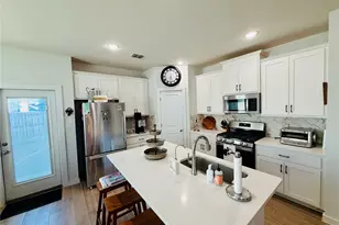 197 Everglades Dr, Kyle, TX 78640 - Photo 4