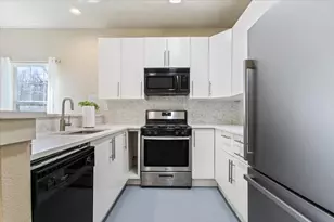 1210 E M. Franklin Ave, Austin, TX 78721 - Photo 14