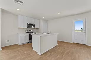 2203 Lionheart Dr, Luling, TX 78648 - Photo 8