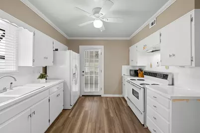 500 W Austin Street, Luling, TX 78648 - Photo 16